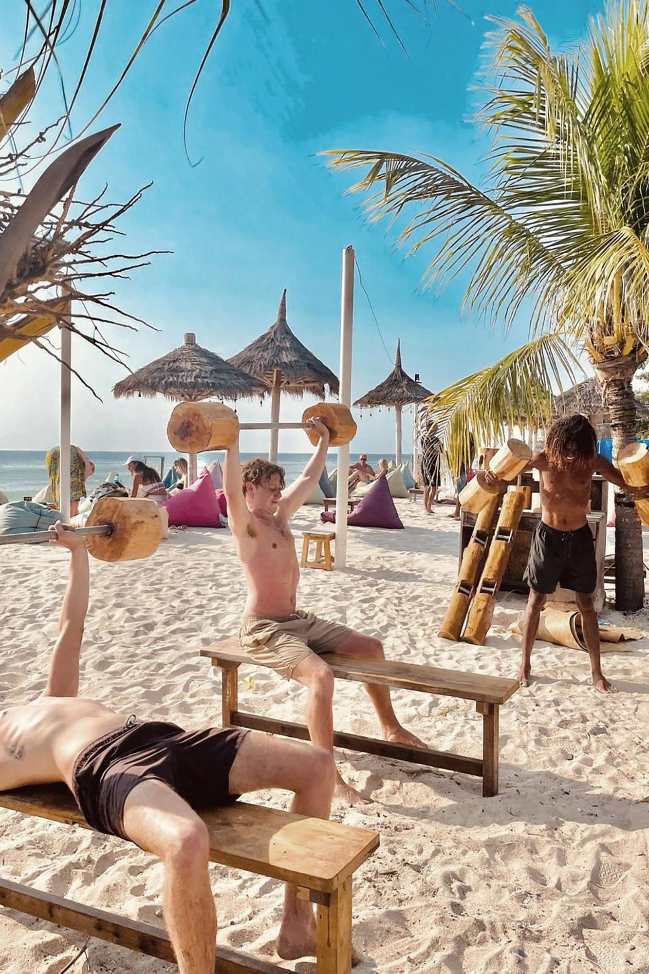 ฟรี รีสอร์ต กิลิตราวางัน Hotel กีลีตราวางัน ภายนอก รูปภาพ